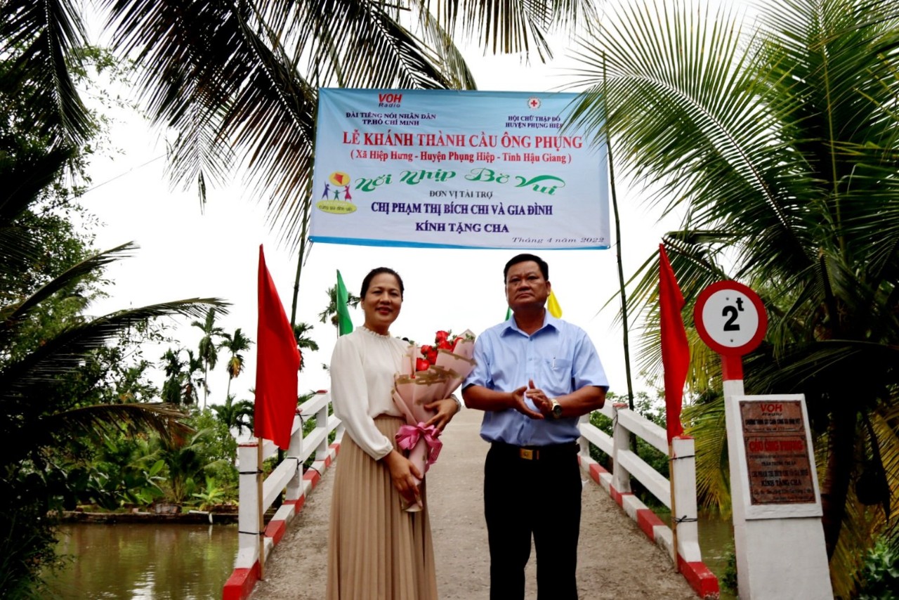 MÓN QUÀ ĐẶC BIỆT TẶNG BA MÁ
