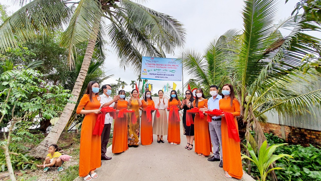 MÓN QUÀ ĐẶC BIỆT TẶNG BA MÁ