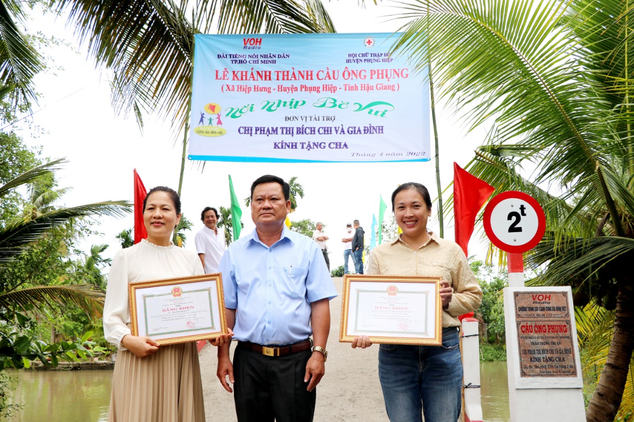 MÓN QUÀ ĐẶC BIỆT TẶNG BA MÁ