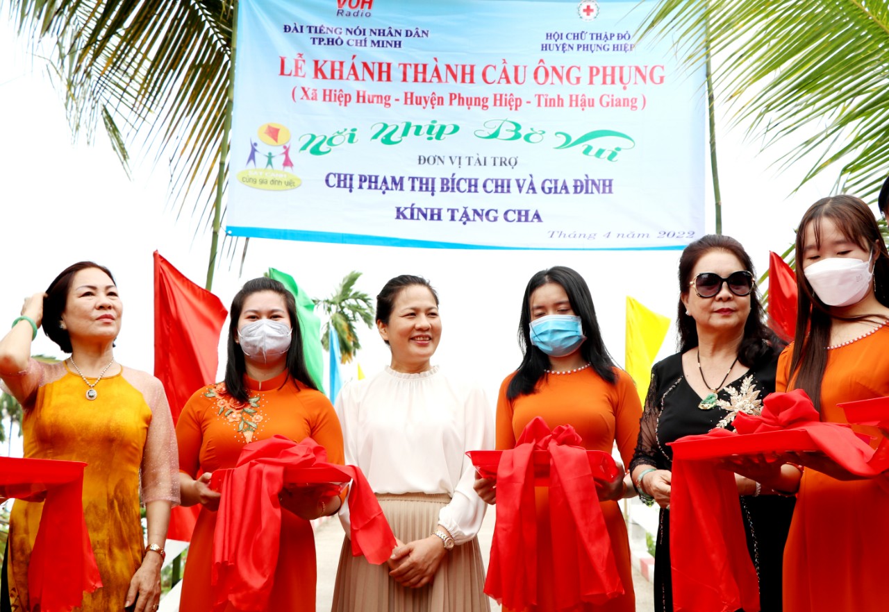 MÓN QUÀ ĐẶC BIỆT TẶNG BA MÁ