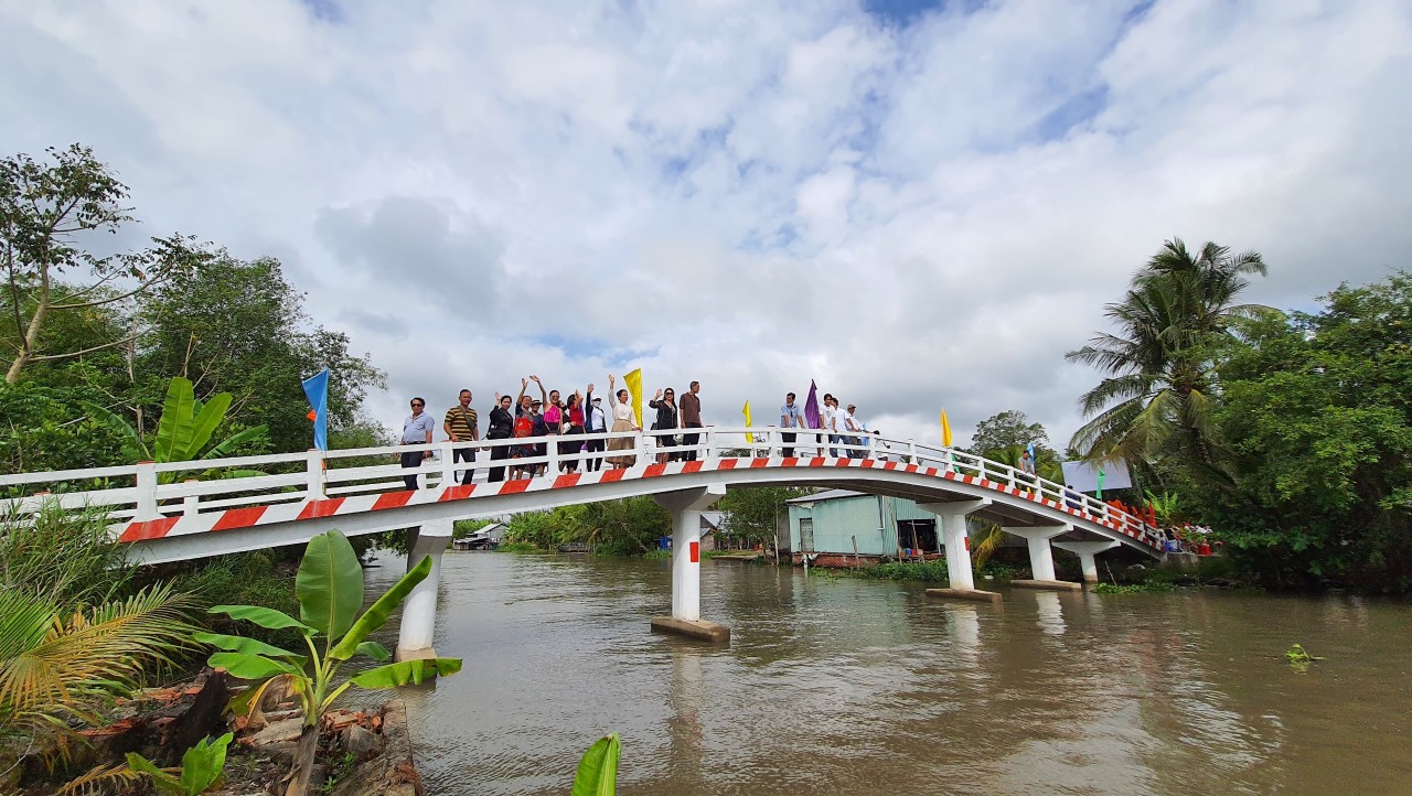 MÓN QUÀ ĐẶC BIỆT TẶNG BA MÁ