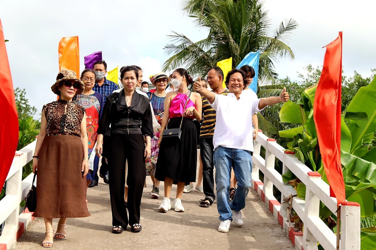 MÓN QUÀ ĐẶC BIỆT TẶNG BA MÁ