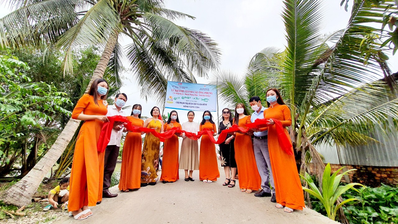 MÓN QUÀ ĐẶC BIỆT TẶNG BA MÁ