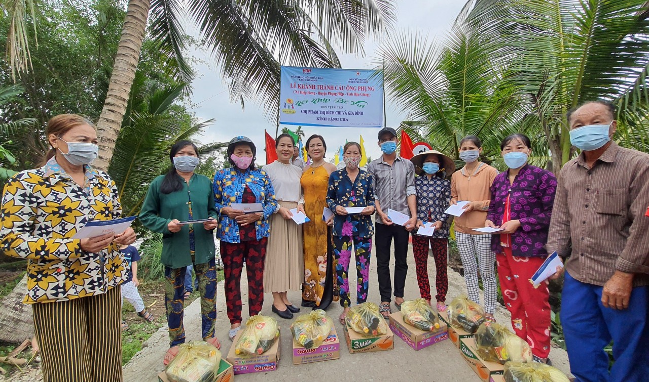 MÓN QUÀ ĐẶC BIỆT TẶNG BA MÁ