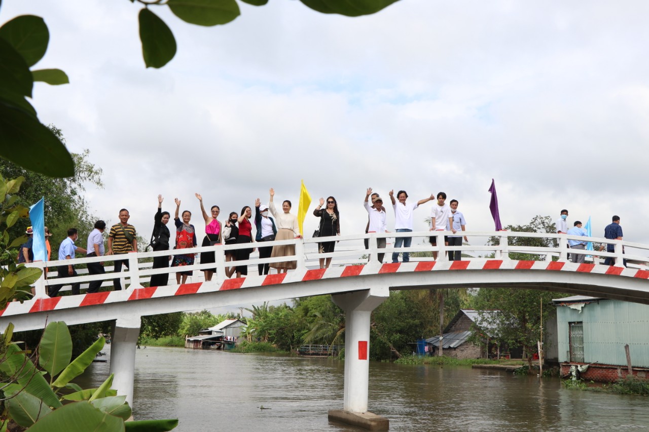 MÓN QUÀ ĐẶC BIỆT TẶNG BA MÁ