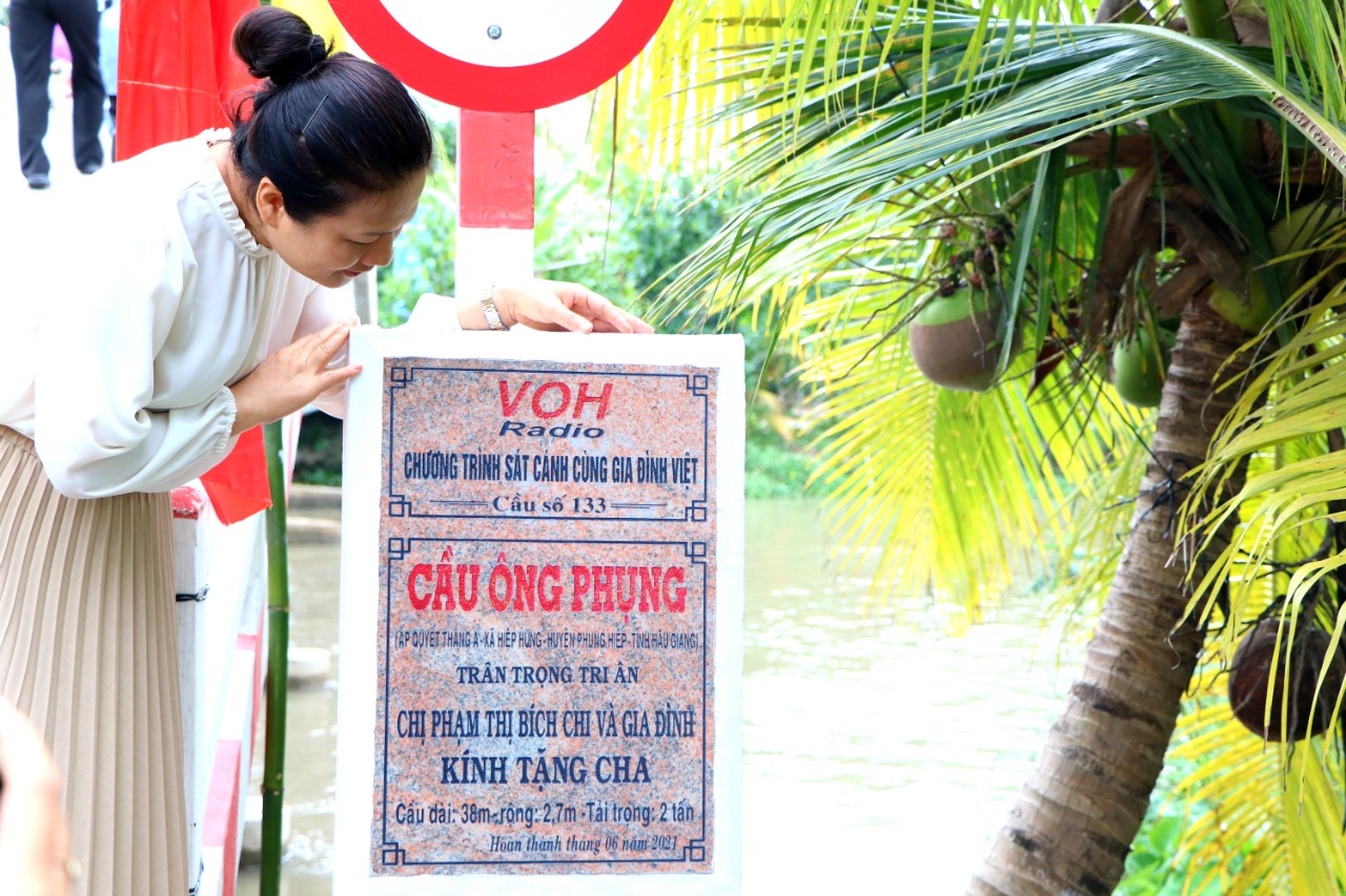 MÓN QUÀ ĐẶC BIỆT TẶNG BA MÁ