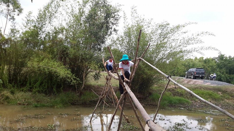 Trên đường đi khảo sát các hoàn cảnh khó khăn tại vùng biên giới Huyện Đức Huệ, tỉnh Long An