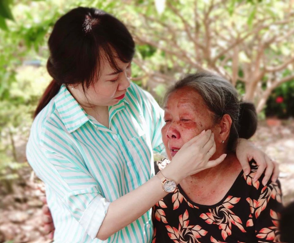 CÁI ÔM DÀNH CHO NGƯỜI CHƯA BAO GIỜ GẶP MẶT