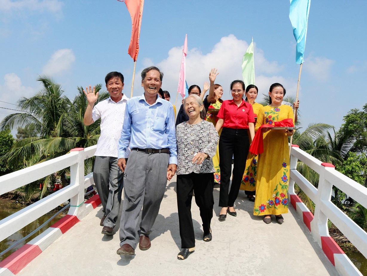 BA, MẸ VÀ TẤM LÒNG CỦA CÁC CON...!