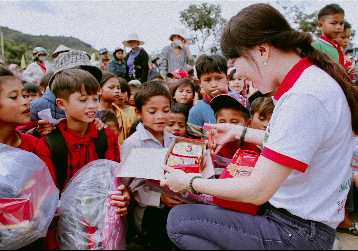 PHÍA SAU MỖI TẤM HÌNH...LÀ CÂU CHUYỆN CỔ TÍCH.